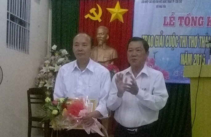 Nhà thơ Phạm Văn Thúy đoạt giải Nhất.