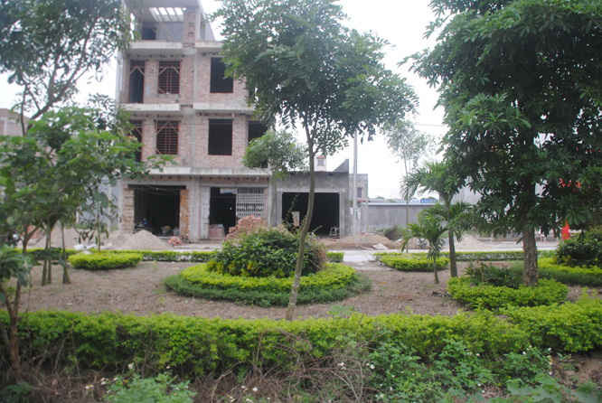 Người dân thị trấn Lai Cách “tố” hai ngôi nhà đang được hoàn thiện trên đất trái phép là của cán bộ chủ chốt huyện Cẩm Giàng
