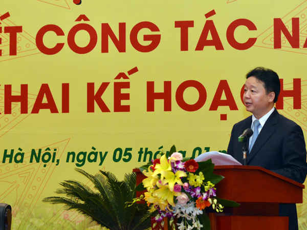 Thứ trưởng Trần Hồng Hà trình bày báo cáo 