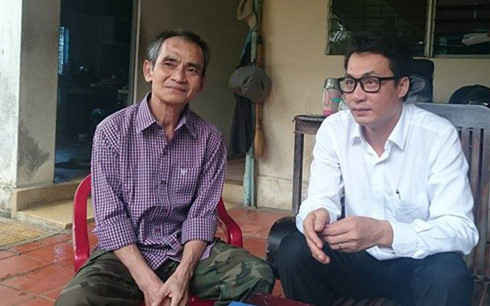 Luật sư Nguyễn Văn Quynh (bên phải) và ông Huỳnh Văn Nén 