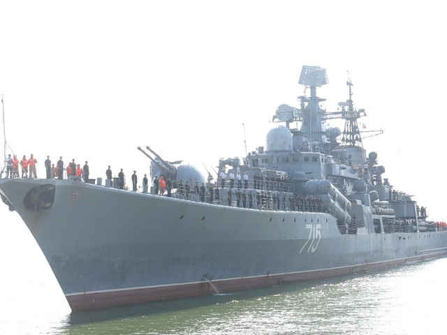 Tàu khu trục Bystryi (số hiệu 715) cập cảng Tiên Sa (Đà Nẵng), còn hai tàu chở dầu cỡ lớn Boris Butoma và tàu kéo cứu hộ Altau ở ngoài Vịnh Đà Nẵng