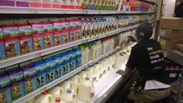 Sữa hữu cơ được tiêu dùng phổ biến ở Mỹ (ảnh chụp tại siêu thị thủ đô Washington D.C)