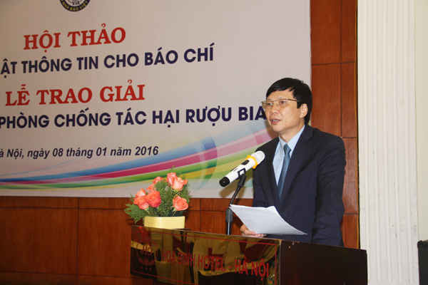 ảnh 7: Ông Hồ Quang Lợi, Phó Chủ tịch Thường trực Hội Nhà báo Việt Nam đánh giá cao sự tiếp cận kịp thời những thông tin khoa học, tin cậy, thiết thực về phòng, chống tác hại của lạm dụng rượu, bia của giới báo chí