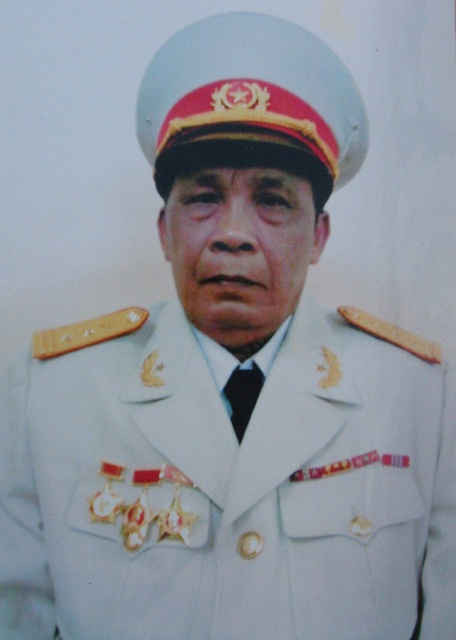 Thượng tá Võ Hữu Trận (nguyên Phó Chủ nhiệm Chính trị Tỉnh đội Nghĩa Bình cũ) phản ánh vụ việc với báo chí