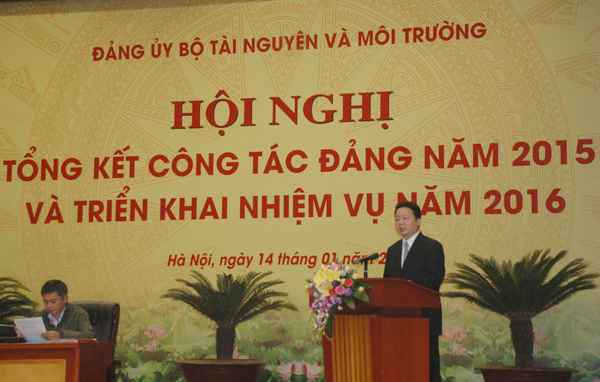 Đồng chí Trần Hồng Hà - Ủy viên Dự khuyết BCH Trung ương Đảng - Ủy viên Ban cán sự - Bí thư Đảng bộ - Thứ trưởng Bộ TN&MT phát biểu khai mạc hội nghị