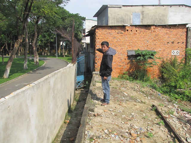 Với vị trí nằm sâu trong kiệt hẽm heo hút, liệu lô đất của gia đình ông Nguyễn Ngọc Lô có thuận lợi để xây dựng công trình công cộng?