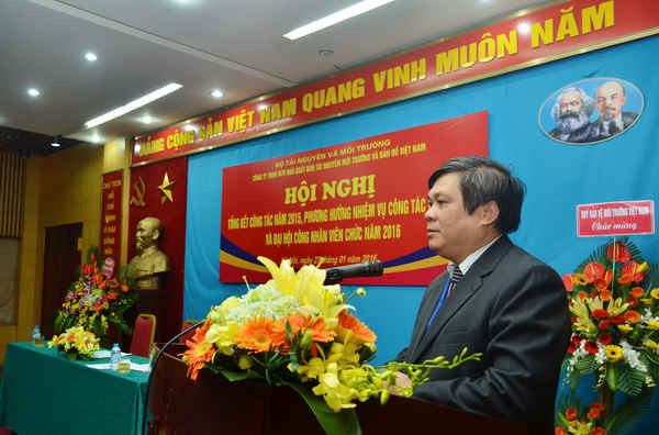 Chủ tịch kiêm Tổng giám đốc Nhà xuất bản Kim Quang Minh báo cáo tại Hội nghị