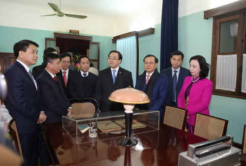 Ủy viên Bộ Chính trị - Bí thư Thành ủy Hà Nội Hoàng Trung Hải cùng lãnh đạo TP. Hà Nội thăm Khu di tích Hồ Chí Minh tại Phủ Chủ tịch. 