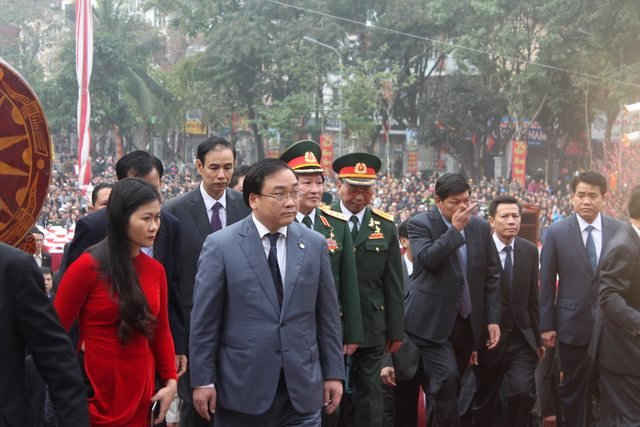 Ủy viên Bộ Chính trị - Bí thư Thành ủy Hà Nội Hoàng Trung Hải tới tham dự lễ hội