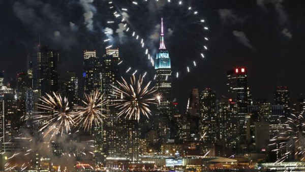 Khắp nơi ở New York đón năm mới với phong cách huy hoàng