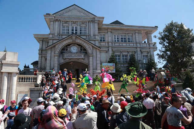Các lễ hội tại Bà Nà Hills thu hút một lượng lớn khách du lịch khi tới TP Đà Nẵng.