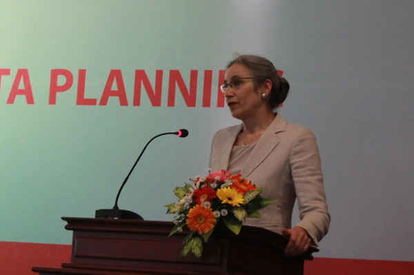 Bà Catharina Nienke Trooster – Đại sứ đặc mệnh toàn quyền Vương quốc Hà Lan tại Việt Nam, bày tỏ quyết tâm của Chính phủ Hà Lan trong nỗ lực hỗ trợ Việt Nam vượt qua thách thức. 