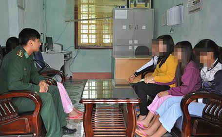 Bộ đội biên phòng Lào Cai giải cứu thành công 4 nạn nhân trong một vụ buôn bán người ra nước ngoài.