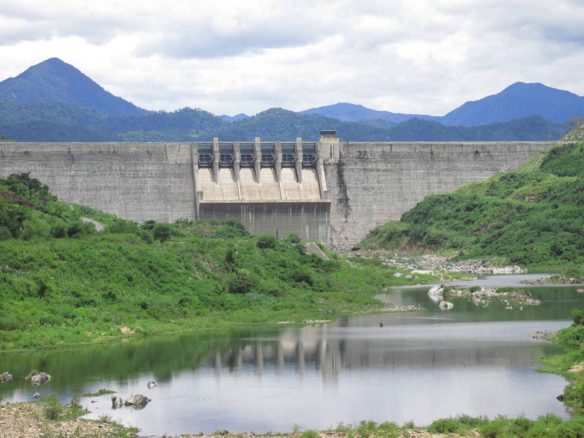 Hiện nay trên lưu vực sông Vu Gia – Thu Bồn có 6 hồ thủy điện (tổng công suấy lắp đặt là 870 MW) với tổng dung tích hữu ích là 1,18 tỷ m3, trong đó có 4 hồ chứa có khả năng điều tiết đáp ứng nhu cầu nước hạ du là A Vương, Đăk Mi 4, Sông Tranh, Sông Bung 4