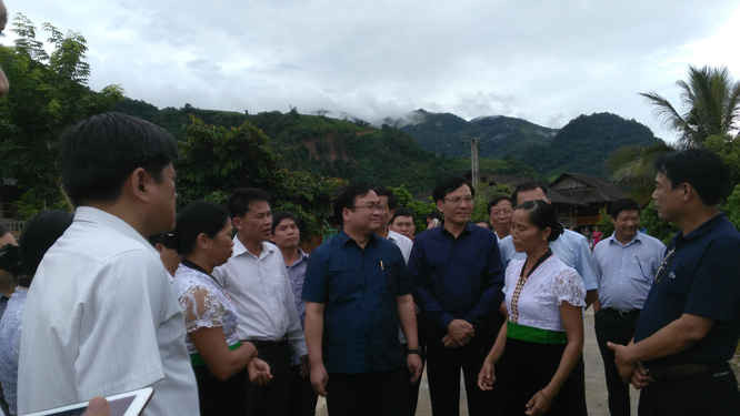 Phó thủ tướng Hoàng Trung Hải thăm khu tái định cư bản Chiềng Lề xã Lê Lợi huyện Nậm Nhùn tỉnh Lai Châu tháng 8/2015
