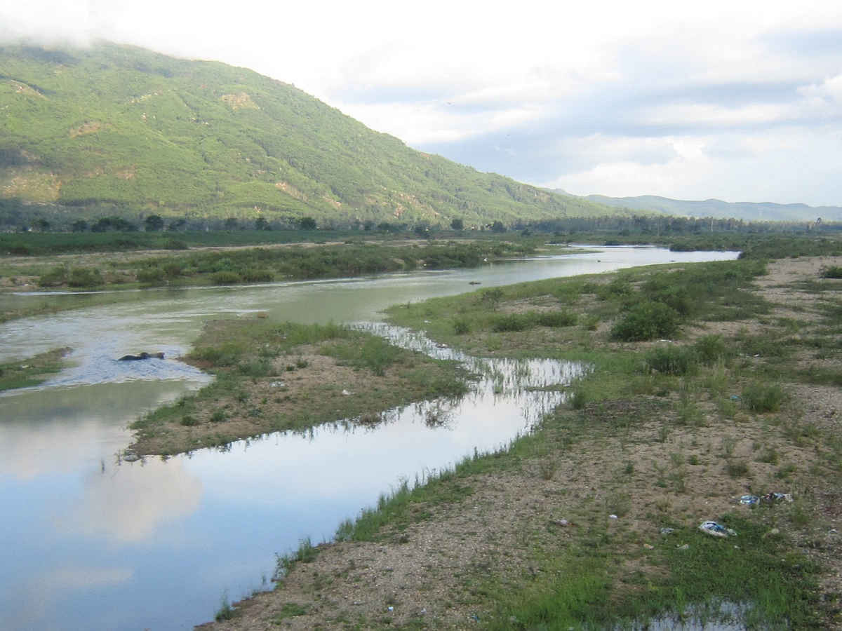 Nguồn nước tại các sông suối và mạch nước ngầm ở Bình Định đang giảm mạnh