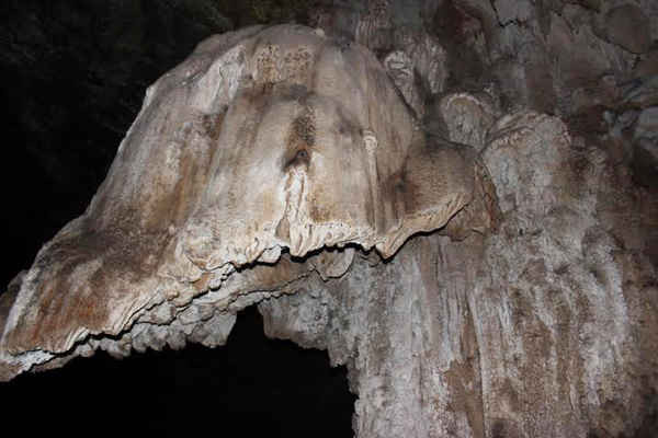 Hình thù nhũ đá độc đáo của hệ thống hang động Gia Khâu I là 1 trong những điểm thu hút du khách đến với di tích này