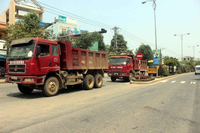 “Hung thần” xe ben Đà Nẵng “lơ” lệnh trên, đua “bạt mạng” 