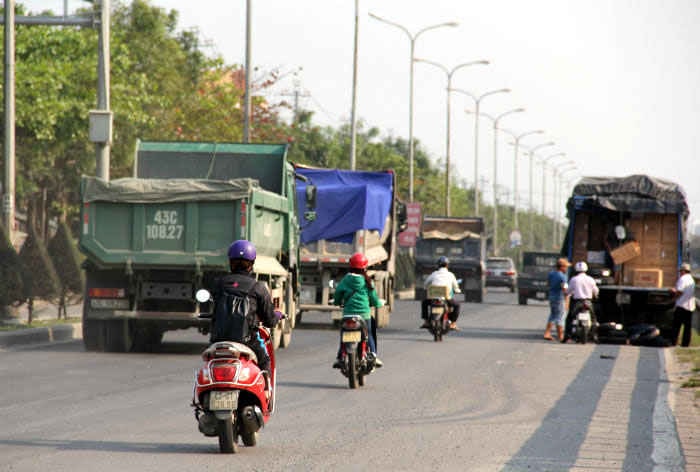 Đà Nẵng đã có nhiều chỉ đạo và biện pháp để hạn chế điều này, thì lực lượng xe ben tải trọng lớn vẫn đua nhau chạy bạt mạng trên đường phố