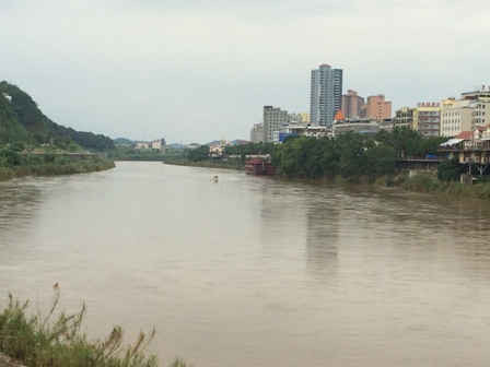 Cần ngăn chặn mức độ gia tăng ô nhiễm nước trên lưu vực sông Hồng 