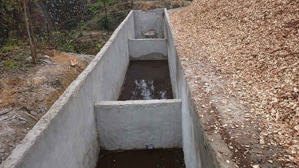 Ba hố nước thải liệu có chứa đủ nước từ núi gỗ băm dăm kia khi trời mưa?