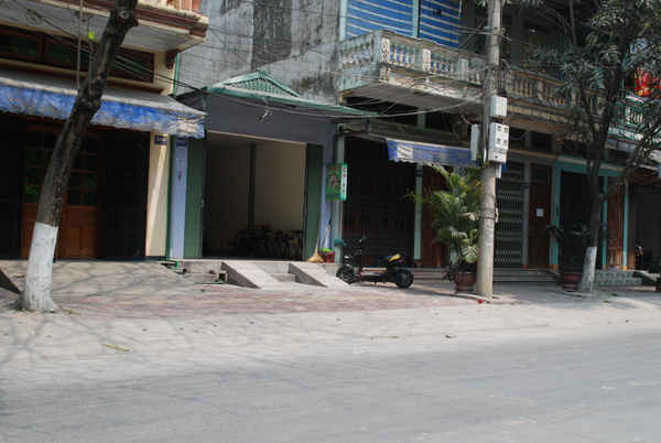 Vị trí nơi Vương Văn Hướng mở cửa hàng giải khát và môi giới mại dâm ở đường Lương Khánh Thiện, thành phố Lào Cai