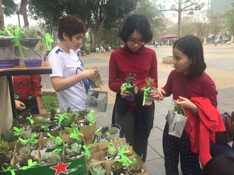 Mua cốc cây tái chế đóng góp vào quỹ lớp học tái chế cho các em Tiểu học trên địa bàn Hà Nội 