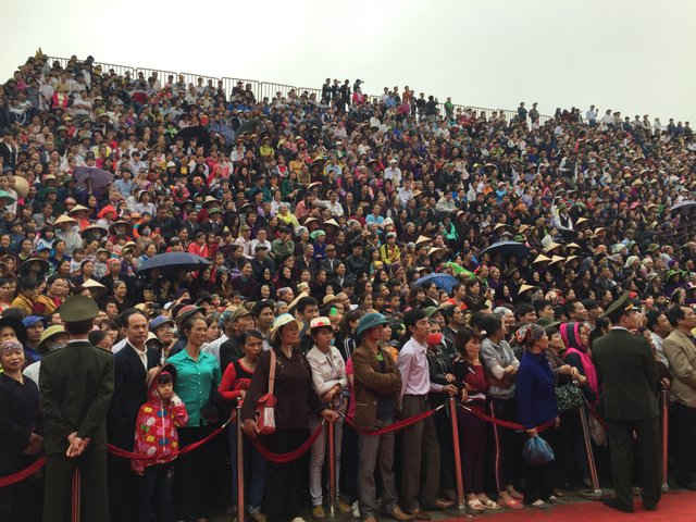 Hàng nghìn người dân đổ về dự lễ trao bằng di tích lịch sử Quốc gia đặc biệt