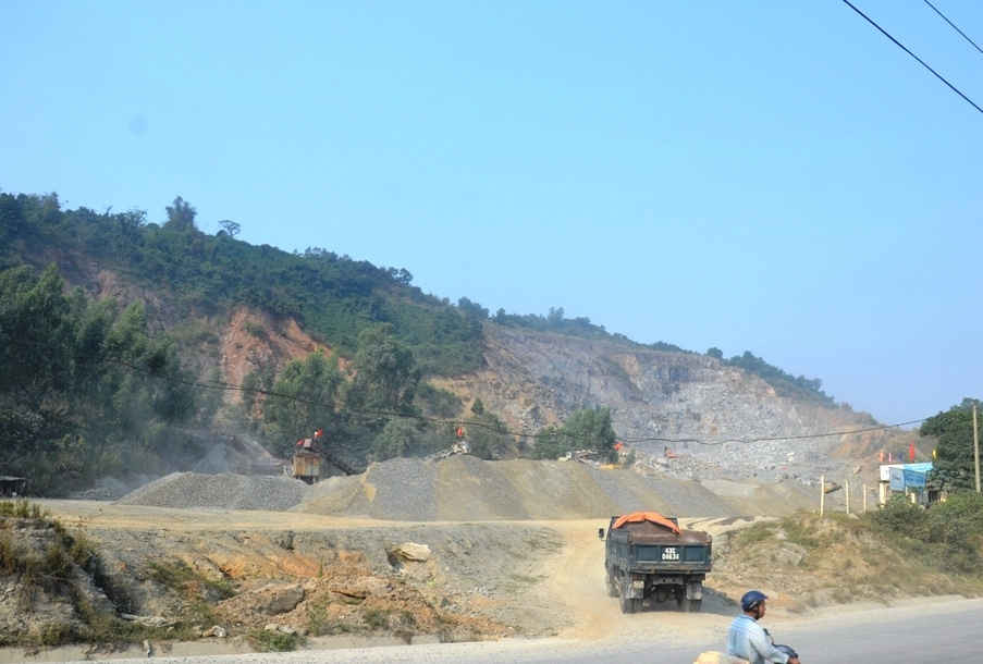 Mỏ đá Hòa Phát (quận Cẩm Lệ) của Công ty Cổ phần đá xây dựng Hòa Phát liên tục gây ô nhiễm trong khai thác đá thời gian qua, nay đã bị UBND TP. Đà Nẵng rút giấy phép hoạt động