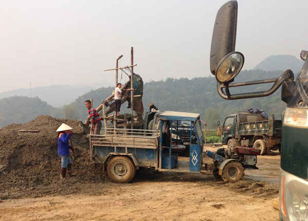 Tình trạng khai thác cát trái phép ở huyện Điên Biên diễn ra công khai