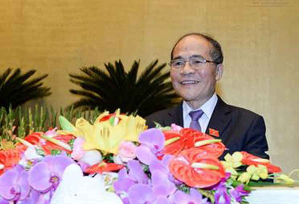 Sáng 22/3, Chủ tịch Quốc hội Nguyễn Sinh Hùng đã trình bày dự thảo Báo cáo công tác nhiệm kỳ khoá XIII của Quốc hội