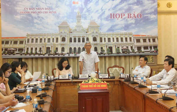 Ông Võ Văn Hoan - Chánh Văn phòng UBND TP.HCM phát biểu tại buổi họp báo