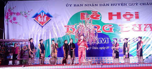 Tái hiện Lễ hội Xăng Khan mang đậm bản sắc văn hóa của người Thái tại Lễ hội Hang Bua
