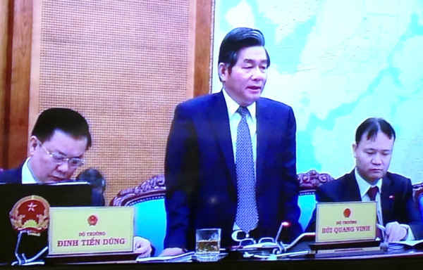 Bộ trưởng Bộ KH&ĐT Bùi Quang Vinh trình bày báo cáo tại phiên họp. (Ảnh chụp qua màn hình)
