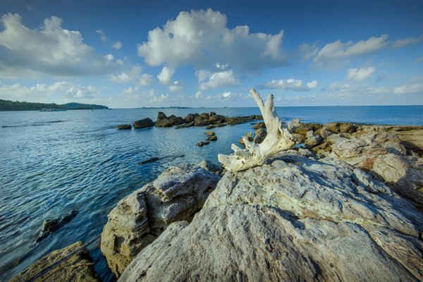 Toạ lạc tại Mũi Ông Đội, phía Tây Nam của đảo ngọc Phú Quốc, Premier Village Phu Quoc Resort được xem là tuyệt tác nghỉ dưỡng hai mặt biển hiếm có trên thế giới