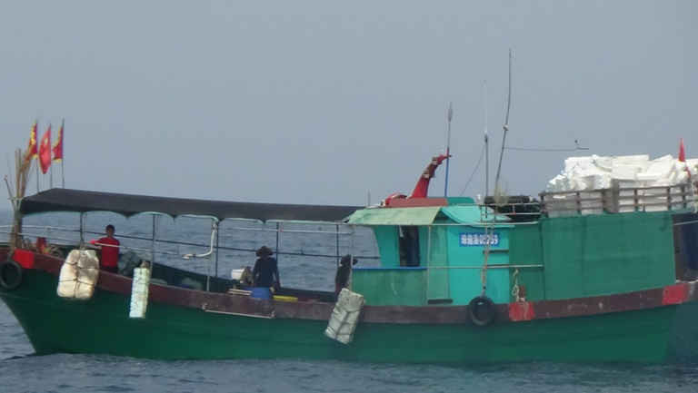 Tàu cá Trung Quốc vi phạm sâu vào vùng biển Việt Nam(Ảnh: BĐBP Quảng Bình)