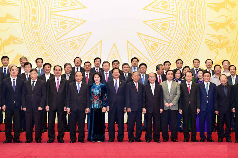Các thành viên Chính phủ nhiệm kỳ 2006-2011 và nhiệm kỳ 2011-2016 chụp ảnh lưu niệm. 