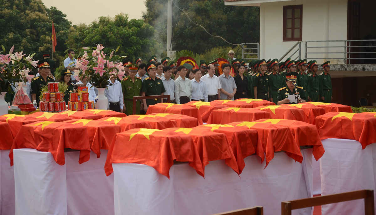 27 hài cốt liệt sỹ quân tình nguyện Việt Nam hy sinh tại Lào được chôn cất tại Nghĩa trang Liệt sỹ Tông Khao, xã Thanh Nưa, huyện Điện Biên.