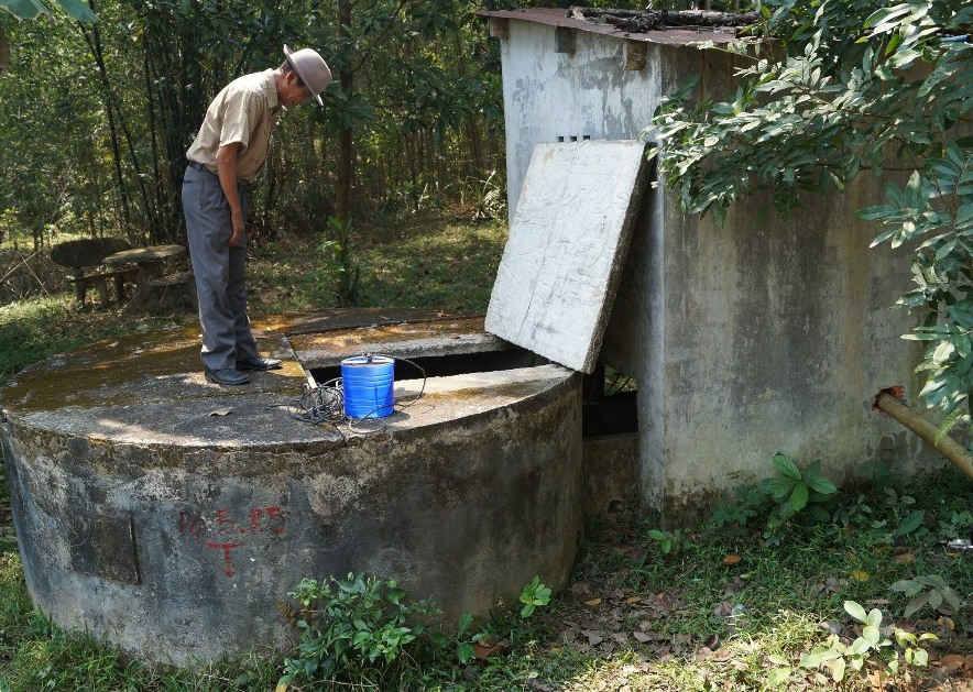 Giếng công cộng gần hồ Gò Kiêu để bơm lên Công trình “Nước sinh hoạt dựa vào cộng đồng” nay đã bị cạn