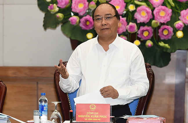 Thủ tướng Chính phủ Nguyễn Xuân Phúc phát biểu chỉ đạo tại cuộc họp. 