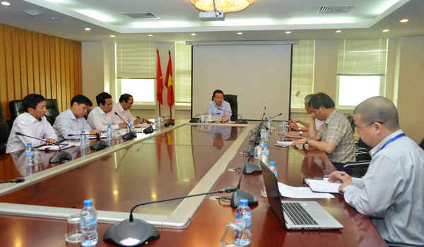 Bộ trưởng Trần Hồng Hà yêu cầu các đơn vị chức năng của Bộ TN&MT khẩn trương đẩy nhanh tiến độ làm rõ nguyên nhân cá chết ở ven biển miền Trung để thông tin đến các cơ quan ngôn luận và người dân được rõ