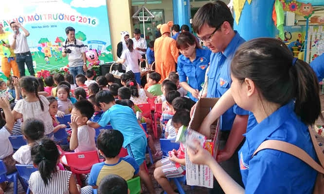 gắn công tác chuyên môn với hoạt động đoàn, đồng thời các hoạt động phải thực sự sôi nổi và huy động được sự tham gia của đông đảo Đoàn viên Thanh niên, tình nguyện viên đồng thời tạo sự lan tỏa trong cộng đồng, nâng cao ý thức bảo vệ môi trường