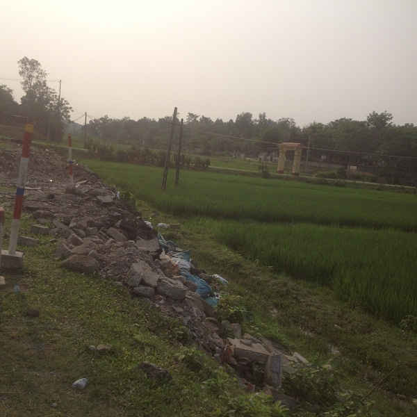 Những khu vực xã Nam Sơn (Đô Lương) và xã Lĩnh Sơn (huyện Anh Sơn) là nơi Công ty CP 495 đổ chất thải rắn tràn lan khắp nơi