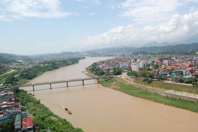  Nơi con sông Hồng chảy vào Đất Việt ở địa phận thành phố biên giới Lào Cai