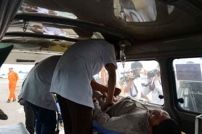 Nạn nhân được đưa vào Bệnh viện Đa khoa Bình Định để tiếp tục cứu chữa