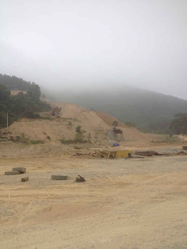 Mỏ đá của DNTN Phước Thủy (xã hưng Yên Nam, huyện Hưng Nguyên) nơi có đến 20 tồn tại, vi phạm mà Thanh tra Bộ Xây dựng chỉ ra