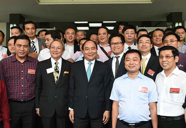 Thủ tướng Nguyễn Xuân Phúc gặp gỡ các doanh nghiệp tại Hội nghị - Ảnh: Chinhphu.vn 