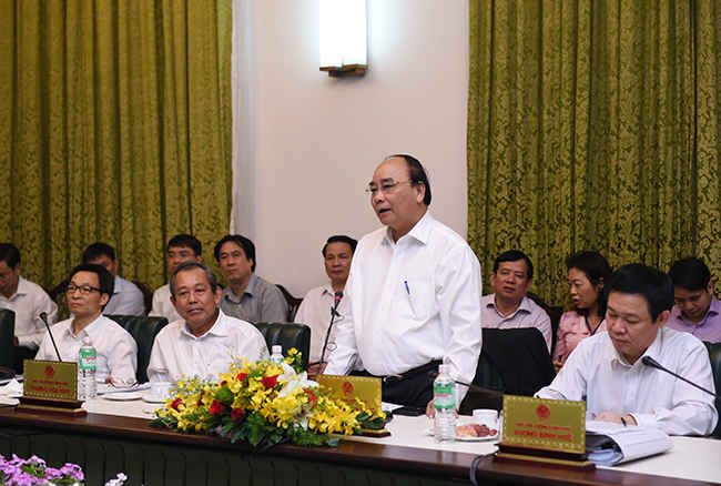 Thủ tướng Nguyễn Xuân Phúc phát biểu kết luận cuộc họp. 