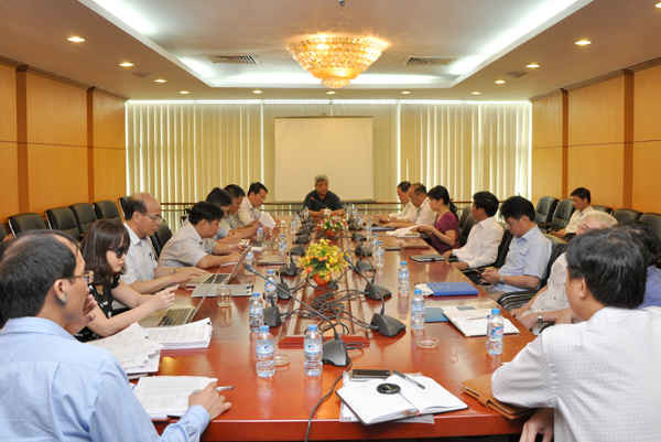 Thứ trưởng Bộ TN&MT Nguyễn Linh Ngọc chủ trì buổi giao ban đột xuất được thực hiện hàng ngày lúc 10h sáng 4/5 tại Trụ sở Bộ TN&MT
