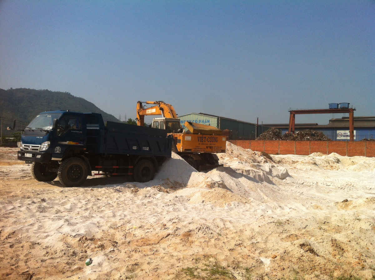 Theo xác định ban đầu của UBND xã Hòa Liên, đã có 131, 25 m3 cát trắng vừa bị khai thác trái phép xong trong những ngày qua